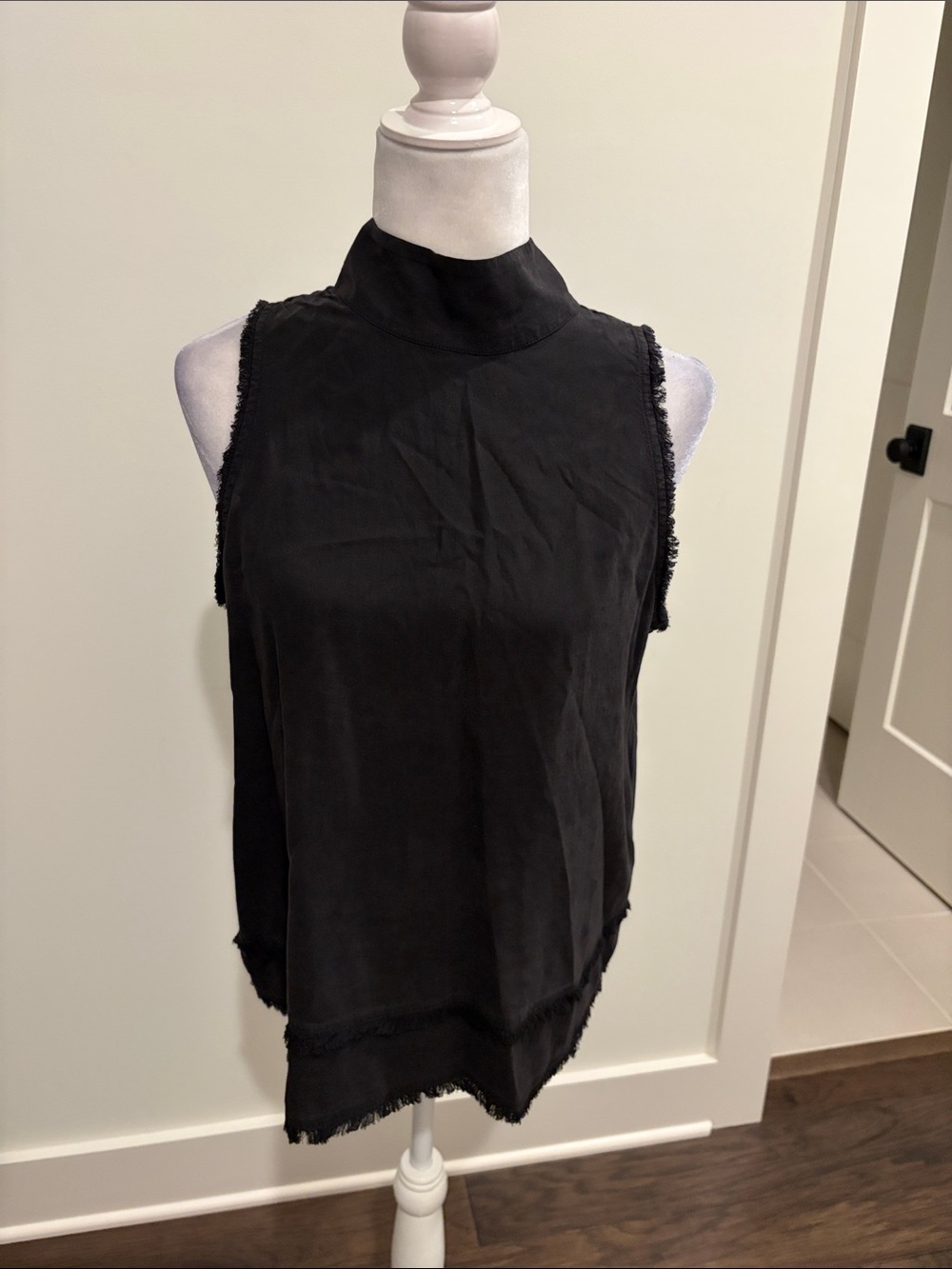 New Without Tags Cloth and Stone Tie Neck Top Sz M